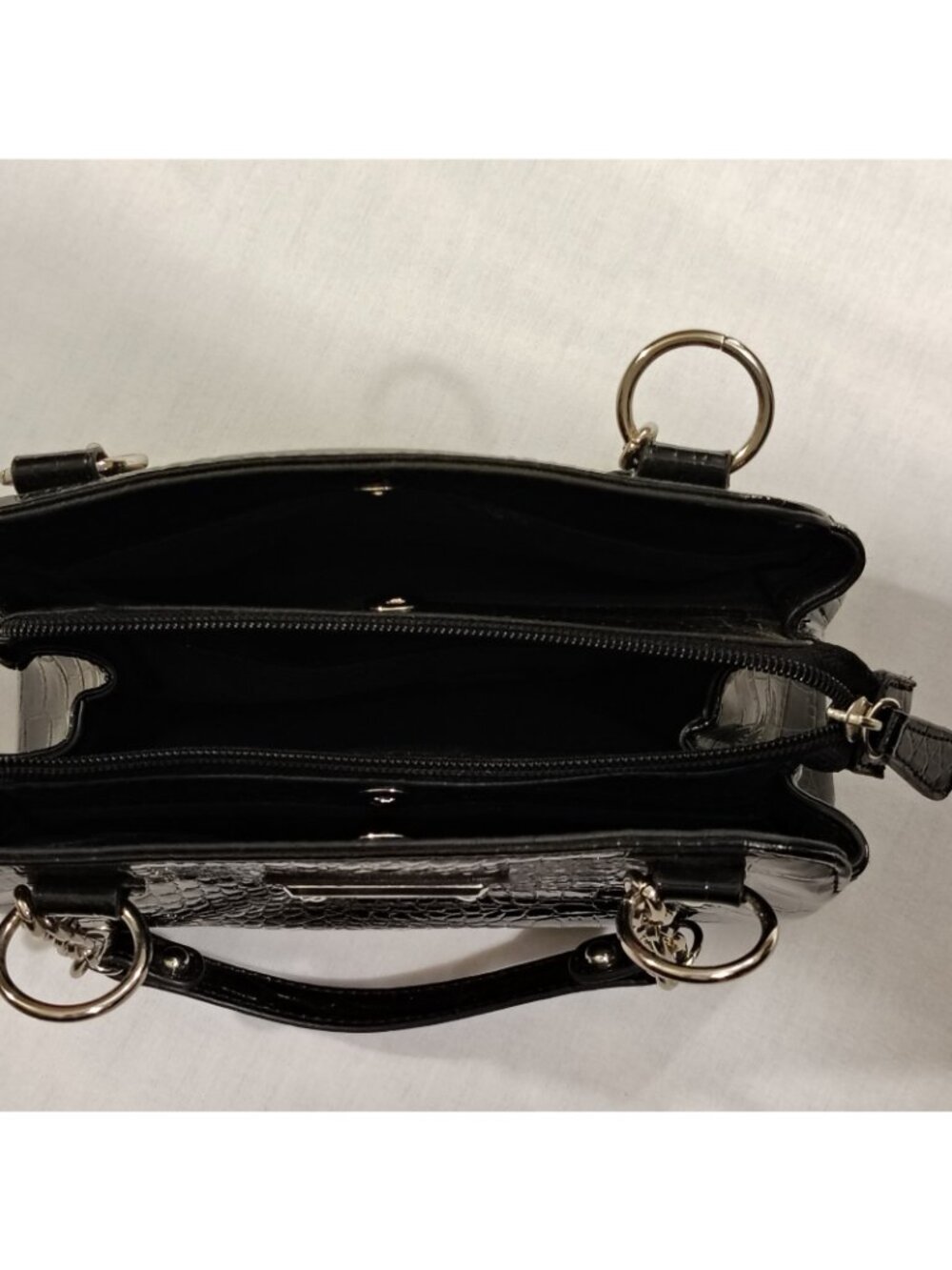 Liz Claiborne Handbag Purse Black 9"x6" Faux Croc Leather Shiny Pockets Chain - Picture 4 of 16